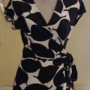 AVAILABLE - Maggy London Wrap Black/White Print Dress - SO CUTE! Size 8 (knee l…